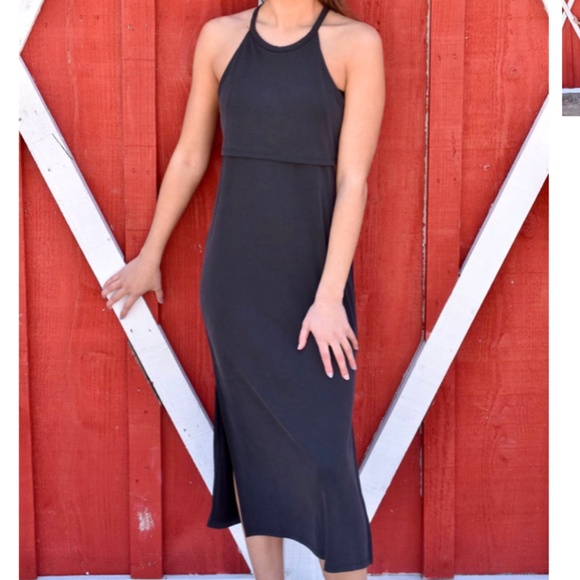 Elegant Black Midi Dress - Picture 2 of 5